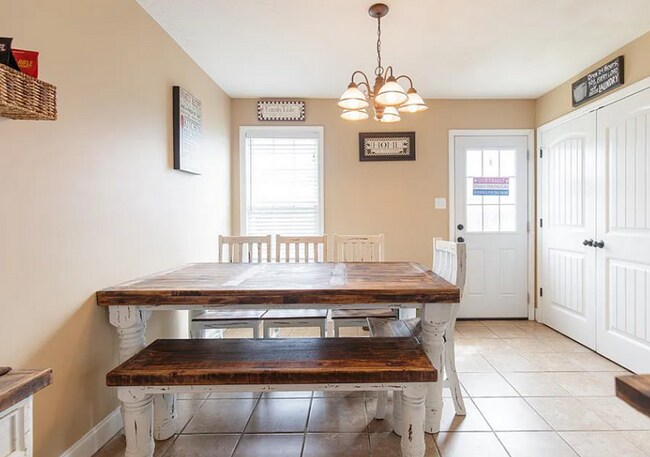 Building Photo - Valdosta Comfort: 3BR Home with Fenced Yard & Pet-Friendly!
