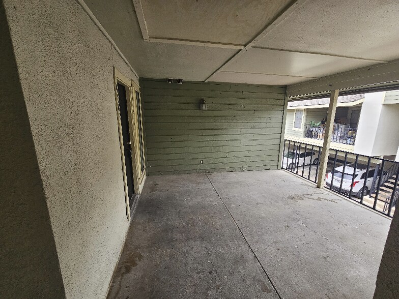 Building Photo - 9623 Walnut St