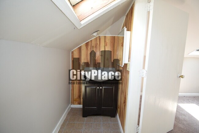 Building Photo - 137 S Catherwood Ave