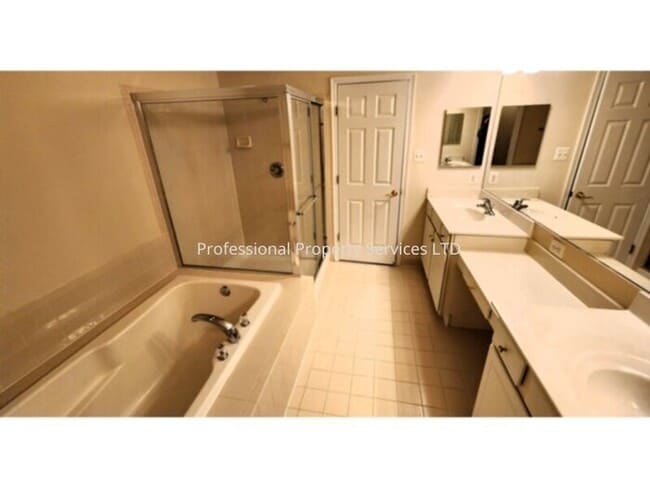 Building Photo - Luxury Townhome In The Villages Of Urbana