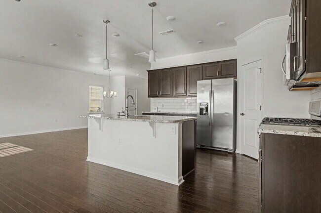 Building Photo - Spacious 4-Bedroom Home w/ Loft