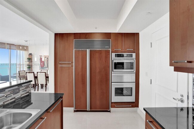 Building Photo - 3101 S Ocean Dr