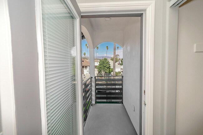 Building Photo - 4508 Esmeralda St