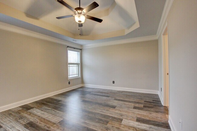 Building Photo - Sharp 3bed 2 ba.  upgrades throughout.