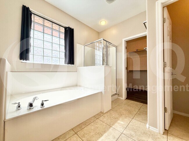 Building Photo - 2849 E Fandango Dr