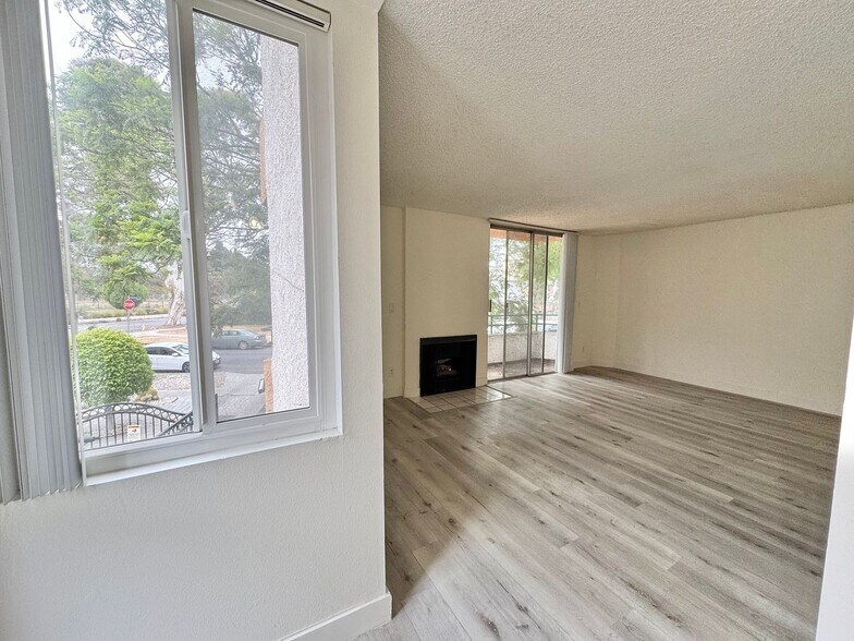 Building Photo - 3715 S Canfield Ave