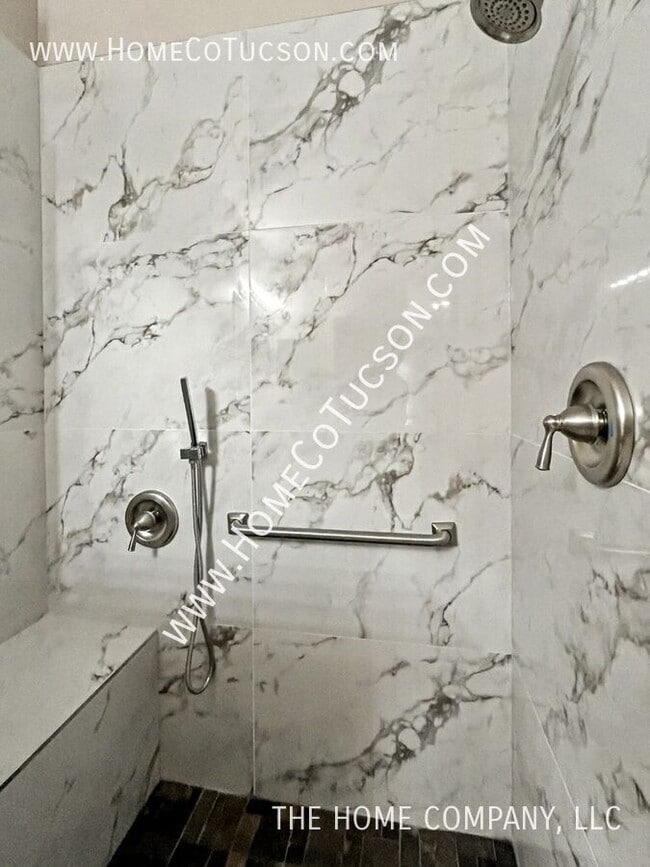 Building Photo - 1500 E Pusch Wilderness Dr