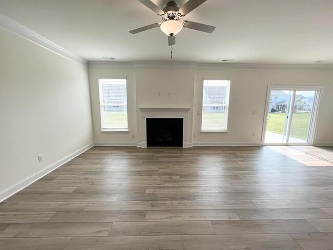 Building Photo - 324 Highview Dr