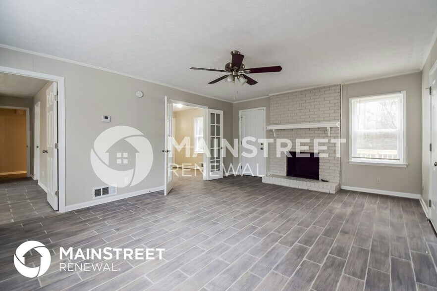 Building Photo - 6112 Lakeshore Dr SE