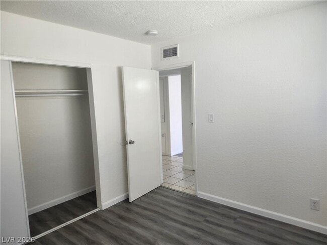 Building Photo - 2700 E Basswood Ave