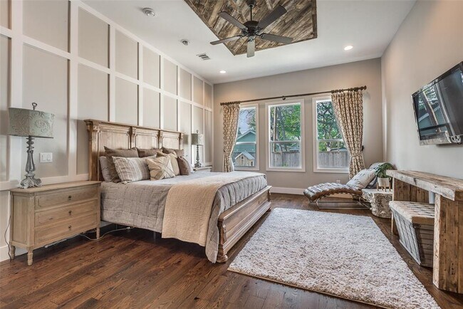 Building Photo - 127 5th St