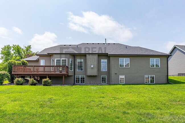 Building Photo - 2305 NE Hanover Ct