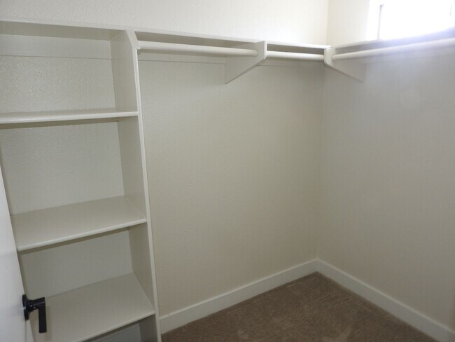 Building Photo - 4845scru