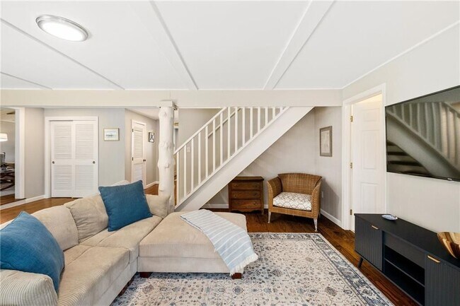 Building Photo - 7 Cowsill Ln