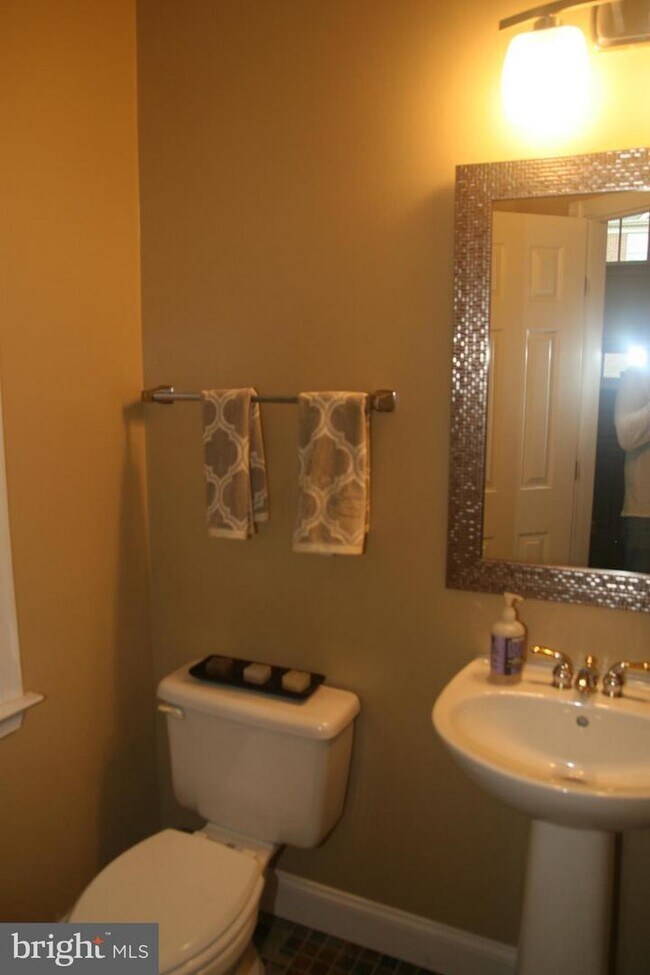 Building Photo - 20925 Cheyenne Terrace