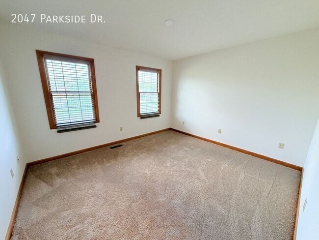 Building Photo - 2047 Parkside Dr