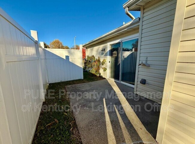 Building Photo - 222 Buffalo Trce