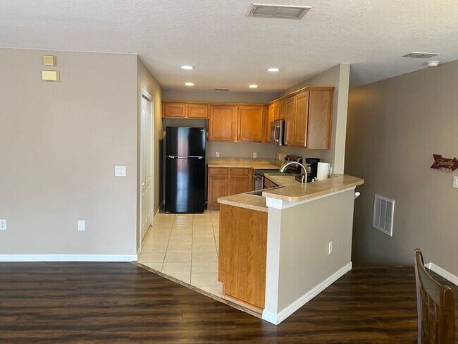 Building Photo - Valentine's Day Rent Special-Wonderful 2/2 Townhome w/ Pond View in St. Cloud
