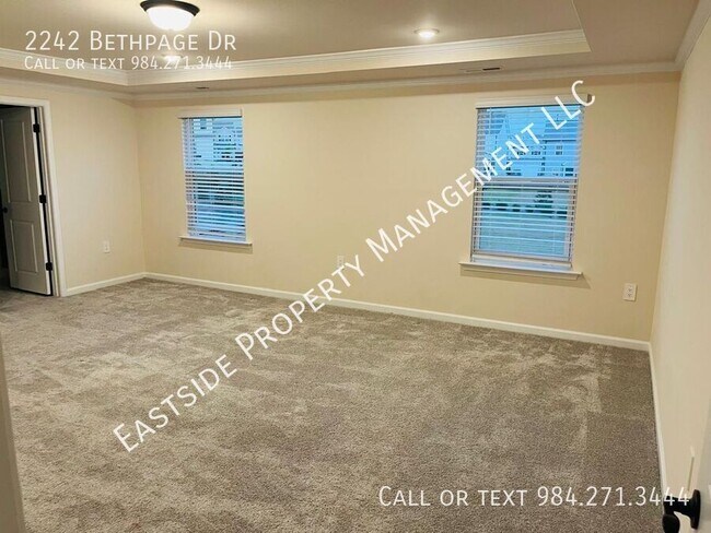 Building Photo - 2242 Bethpage Dr