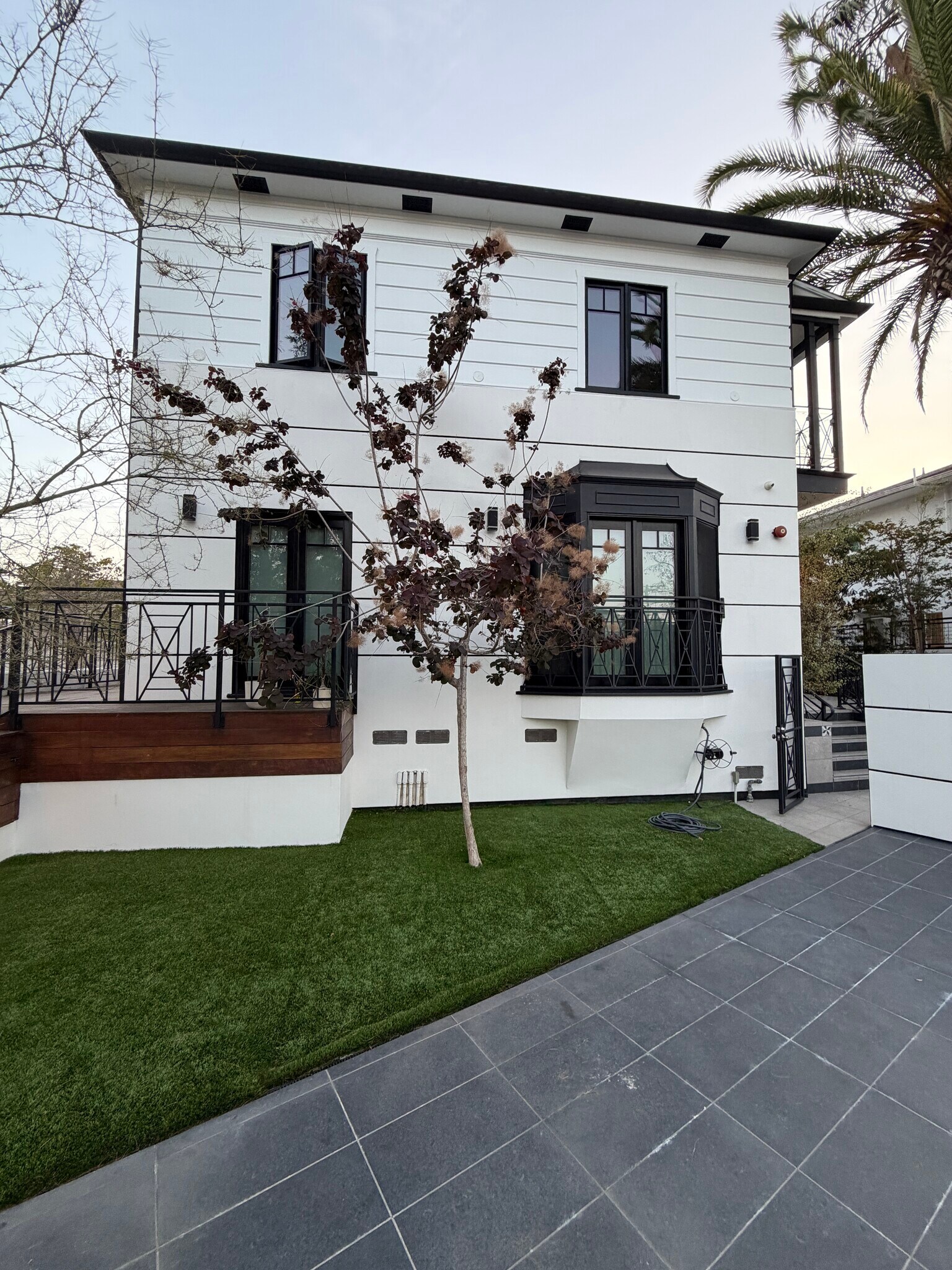 Building Photo - 1307 S Beverly Glen Blvd