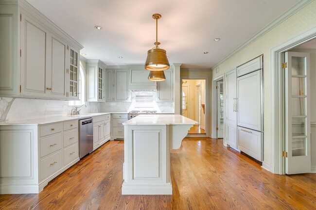 Building Photo - Prime Location- Classic 1936- 3 Bed, 3.5 Bath, Seconds from River Crest Country Club- 76107