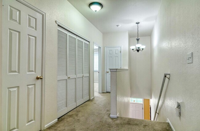 Building Photo - 16053 E Geddes Dr