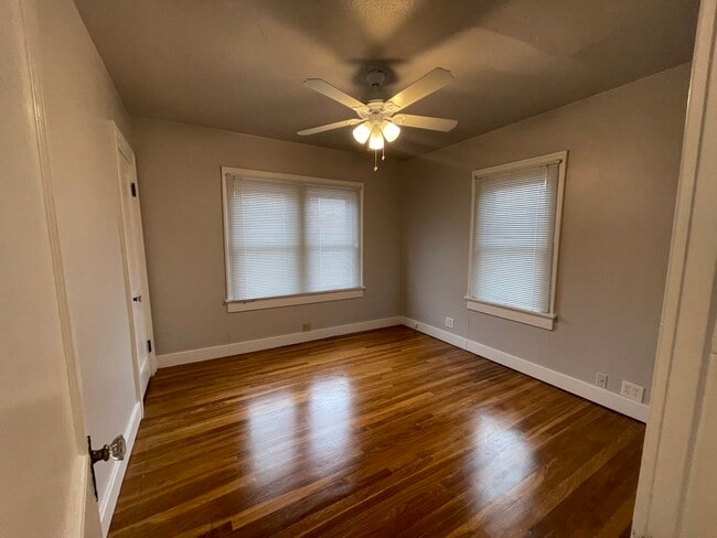 Building Photo - 405 Vassar Dr SE