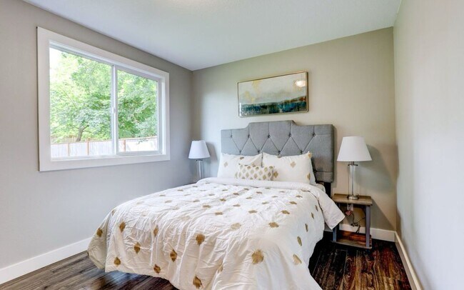 Building Photo - Charming 3-Bedroom Home with Spacious Yard...