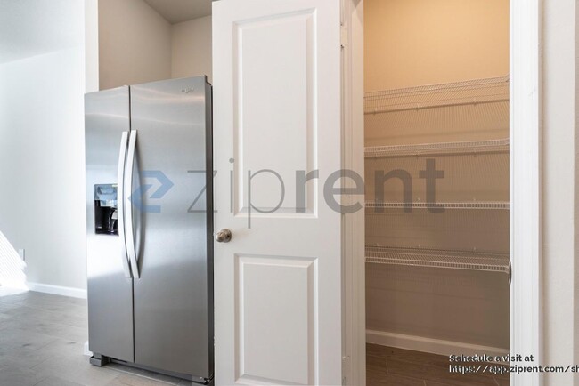 Building Photo - 458 Salisbury Cir