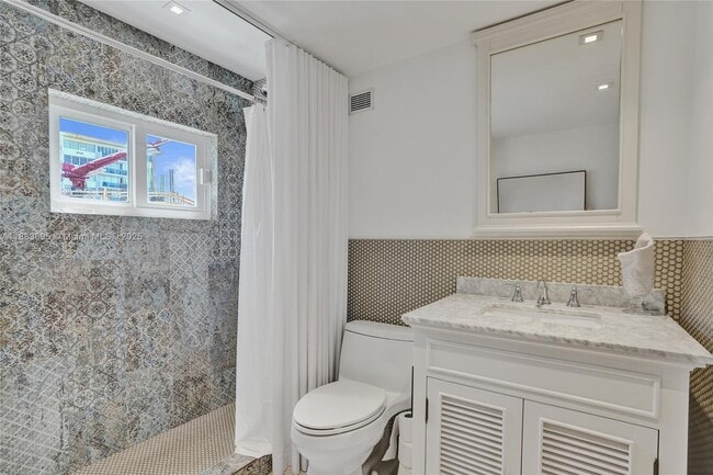 Building Photo - 5401 Collins Ave