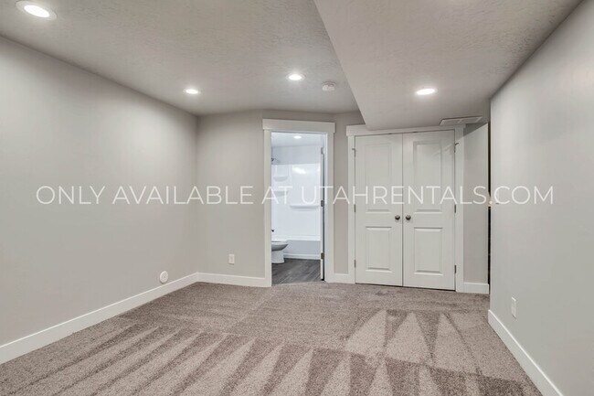Building Photo - 5002 N Marble Fox Way