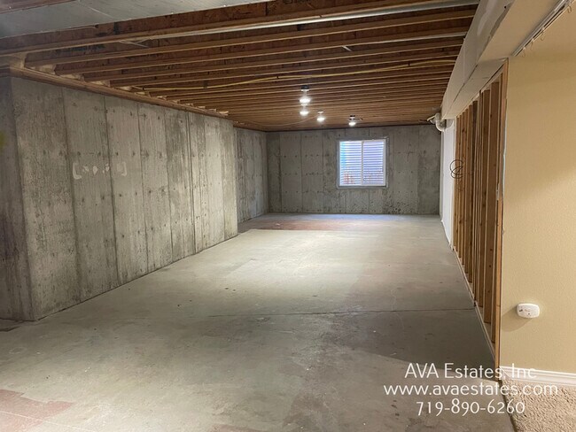Building Photo - 1705 Aquila Dr