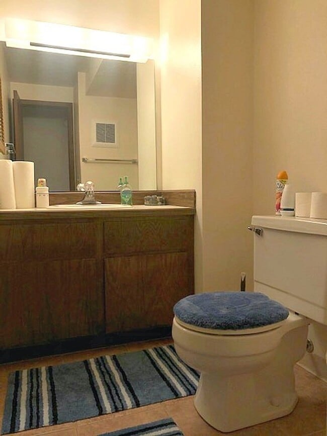 Building Photo - Quiet, Furnished 2BR Retreat – Ideal for R...