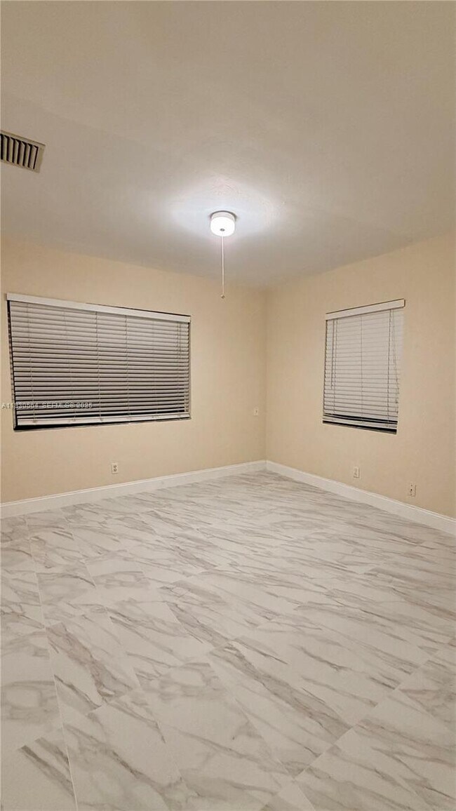 Building Photo - 1104 NE 17th Terrace