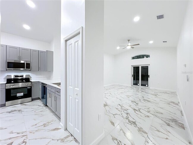 Building Photo - 11148 Pinewood Cove Ln