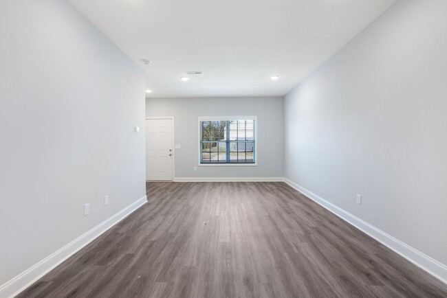 Building Photo - 22 Highland Blf Wy