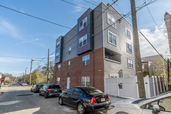 Building Photo - 616 Union St