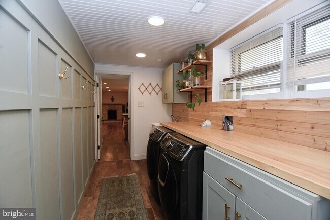 Building Photo - 1 Orchard Ln