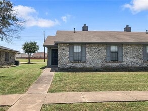 Building Photo - 1114 Valley View Dr