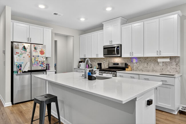 Building Photo - 103 Bird Dog Dr