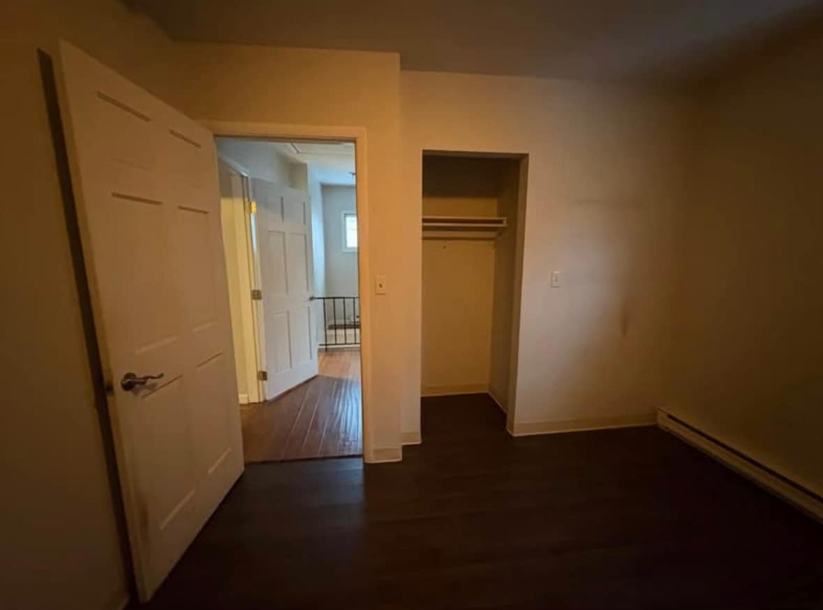 Building Photo - 122 Linden St