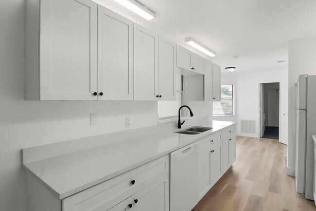 Building Photo - 313 NW Dorchester St