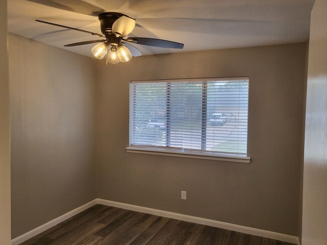 Building Photo - 1213 Carroll Dr