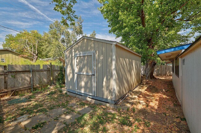 Building Photo - Spacious 3/2 home in South Austin