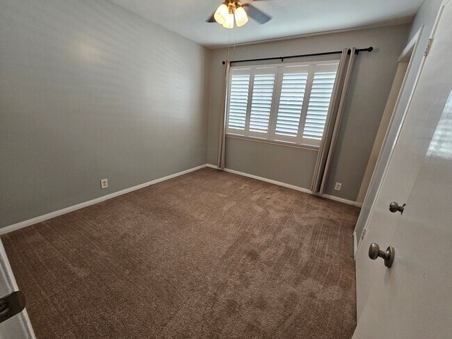 Building Photo - 4BD/2BA Available Near El Dorado Park!!