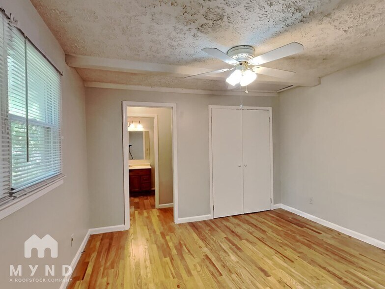 Building Photo - 668 Scott Cir