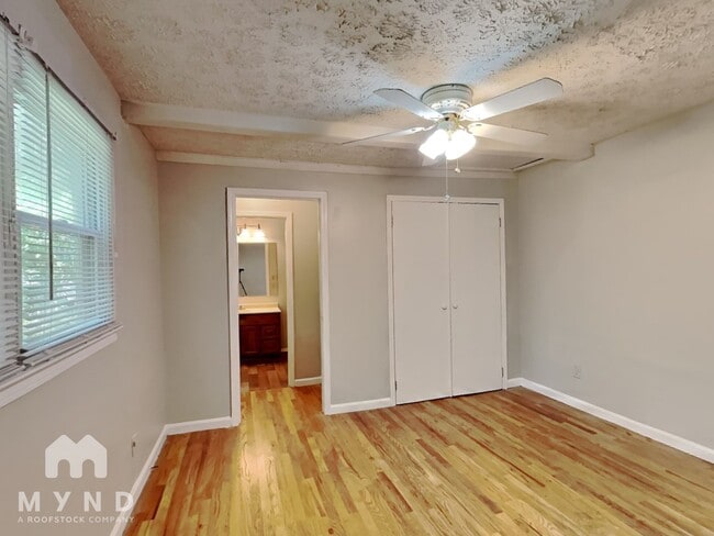 Building Photo - 668 Scott Cir