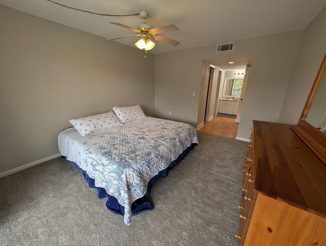 Building Photo - Fairview Vista Point 2 Bed / 2 Bath