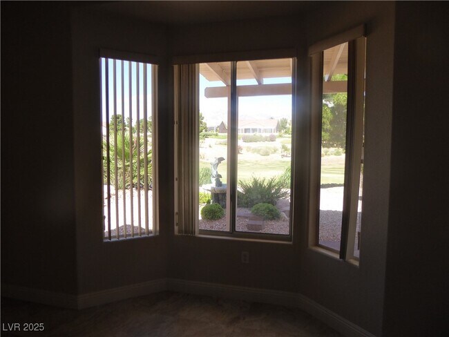 Building Photo - 2545 Youngdale Dr