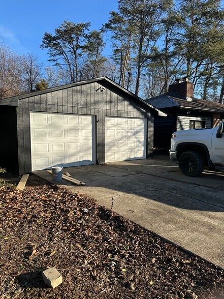 Building Photo - 133 Hidden Cove